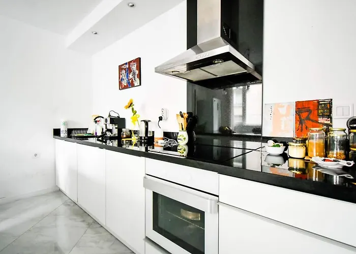 1bdr Quiet Str Vitoshka Area Ac ソフィア